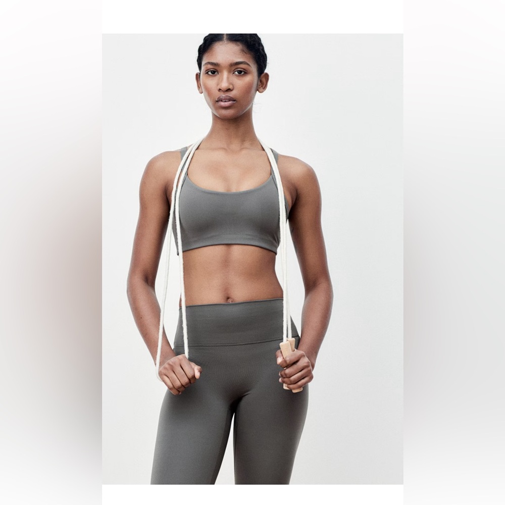 H&M SPORTS LEGGINGS WITH SOFTMOVET™ - Picture 3 of 7